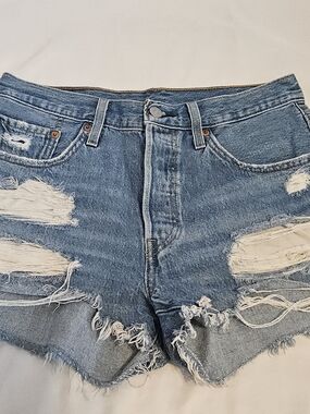 LEVI'S-Distressed, Button-Fly, High-Rise, Denim Shorts in Light Blue Wash SZ 28